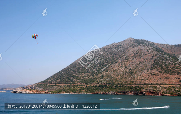 滑翔傘在克里特島