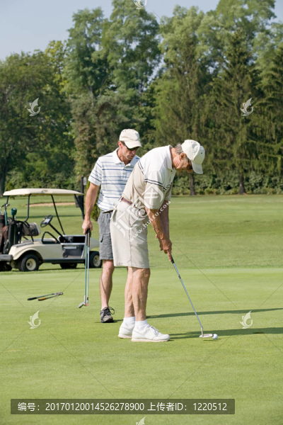 Son,Playing,Golf神父