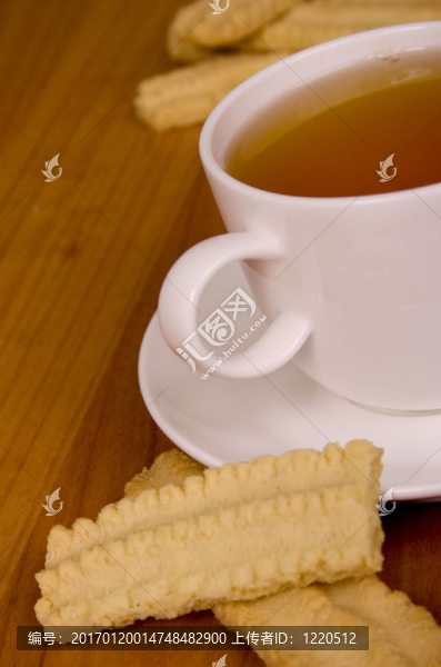 一杯茶和一些餅干