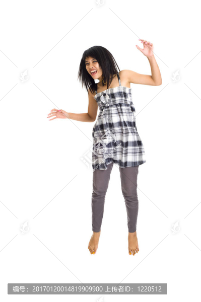 年輕的亞洲女孩高興地跳了起來(lái)