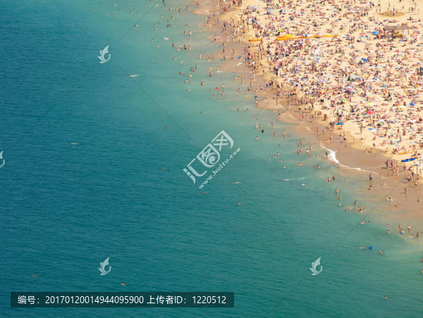 擁擠的海灘