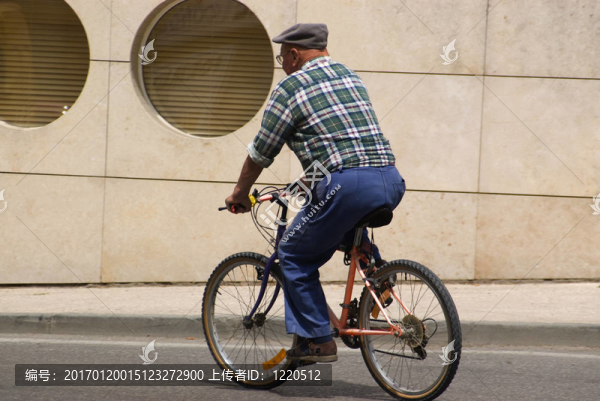 老人的自行車