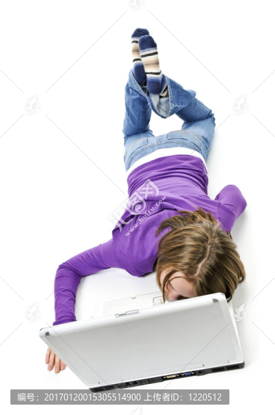 有電腦的女孩