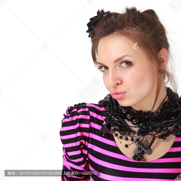 迷人的年輕女人接近