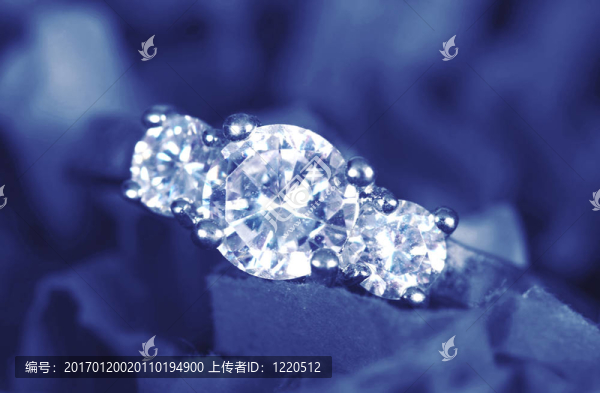 訂婚戒指帶特寫