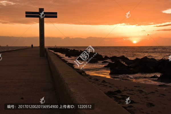 Hoek,van,Holland在碼頭和海灘日落