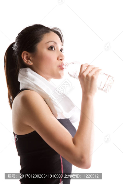 亞洲女孩的飲用水和運(yùn)動(dòng)