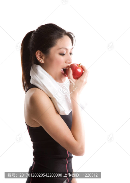 亞洲女孩鍛煉和吃蘋果