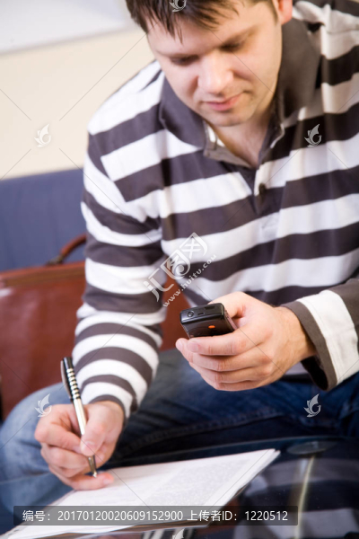 填充在桌上做出了決定