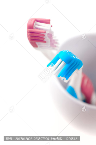 兩把牙刷