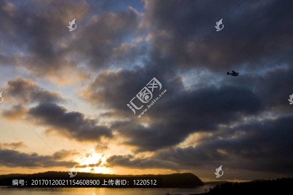 黎明的海平面
