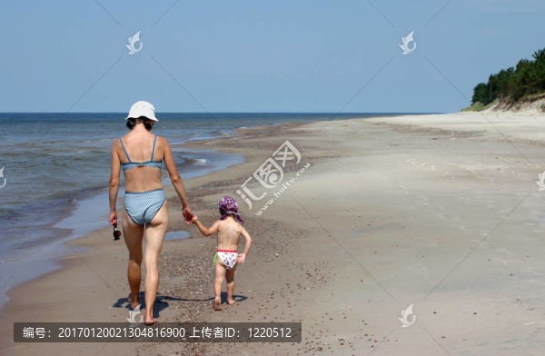 海灘上的夫婦
