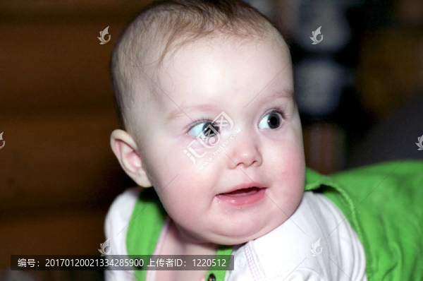 嬰兒看感興趣的東西