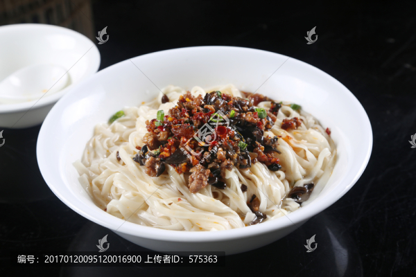 酸菜肉絲面
