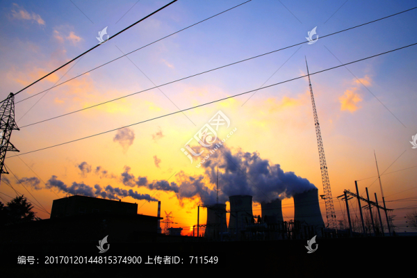夕陽下發(fā)電廠剪影