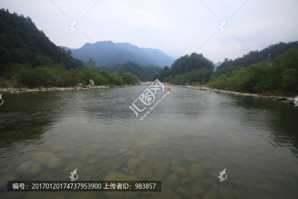 山間小溪