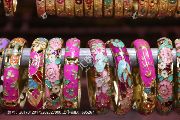 手鐲-匯圖網(wǎng) www.fosd68.com 手鐲