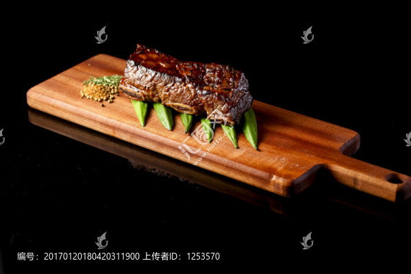 果木厚燒牛排骨