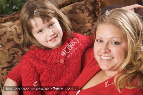 美麗的母親和女兒