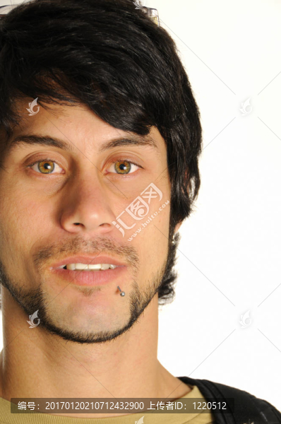 年輕英俊的男人