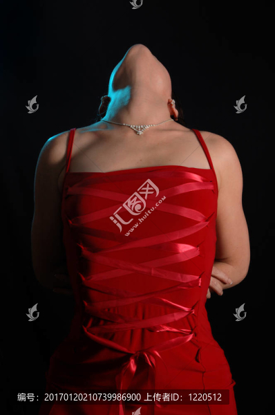 穿紅衣服的女人