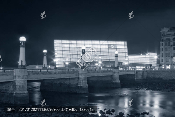 Zurriola橋夜景-匯圖網(wǎng) www.fosd68.com Zurriola橋夜景