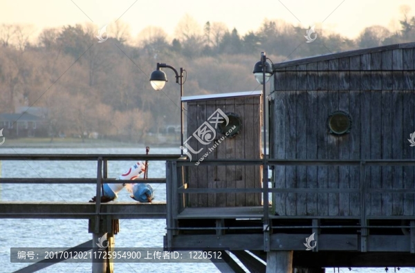 碼頭一個(gè)碼頭的盡頭-匯圖網(wǎng) www.fosd68.com 碼頭一個(gè)碼頭的盡頭