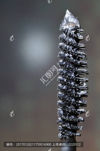 帶有黑色睫毛膏的睫毛膏-匯圖網(wǎng) www.fosd68.com 帶有黑色睫毛膏的睫毛膏