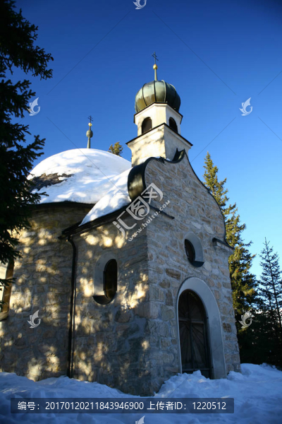 在雪和山查佩爾