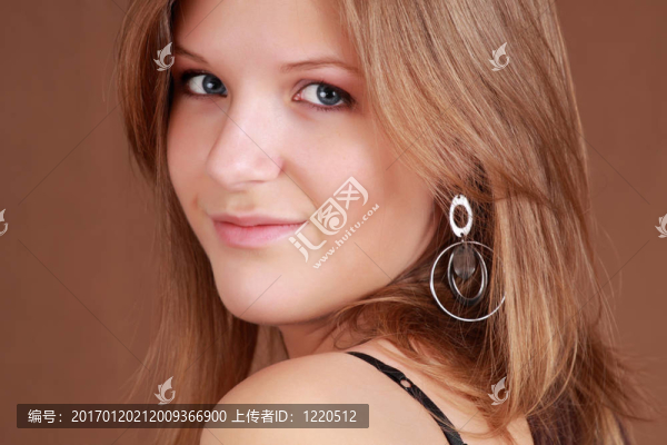 年輕女子的肖像-匯圖網(wǎng) www.fosd68.com 年輕女子的肖像