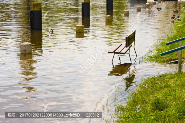 洪水
