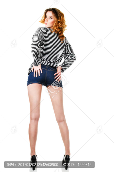 紅頭發(fā)的水手女孩