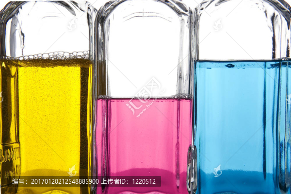 帶有液體關(guān)閉的彩色瓶-匯圖網(wǎng) www.fosd68.com 帶有液體關(guān)閉的彩色瓶
