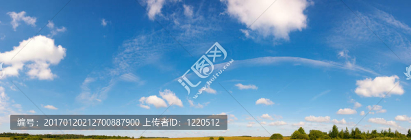 藍(lán)色的天空全景