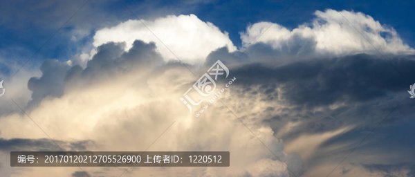 藍(lán)色的天空全景