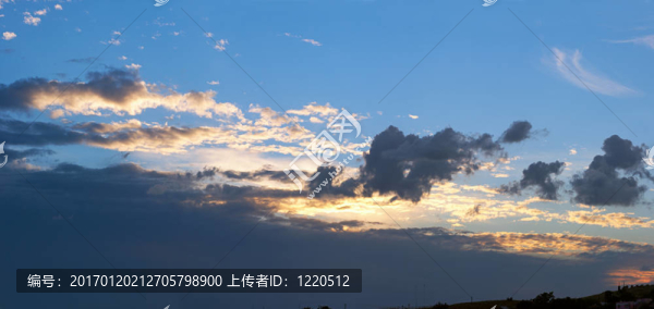 藍(lán)色的天空全景