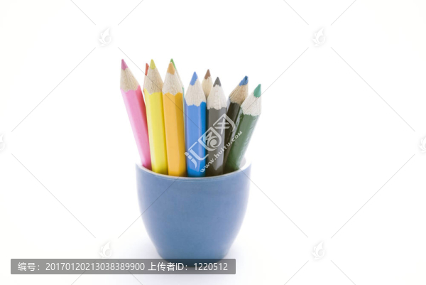 鍋里的彩色鉛筆