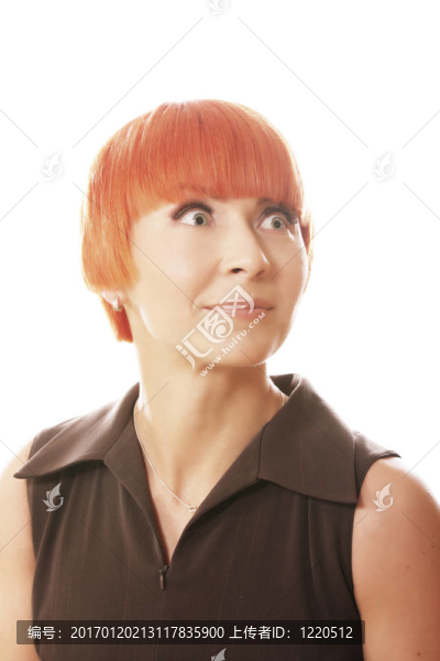 睜大眼睛