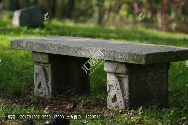 公園的長椅上