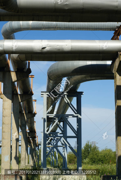 工業(yè)管道對藍(lán)天橋梁-匯圖網(wǎng) www.fosd68.com 工業(yè)管道對藍(lán)天橋梁