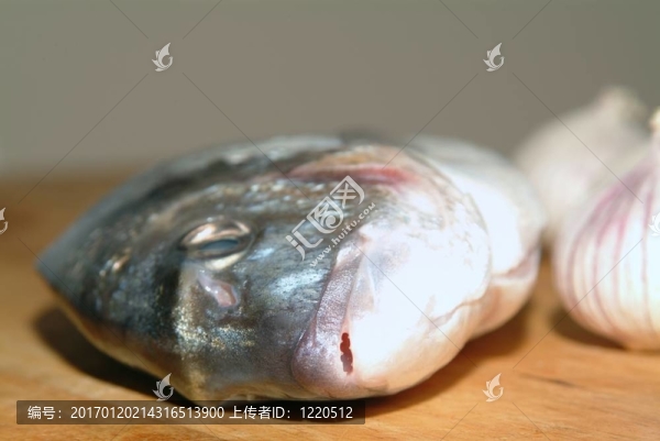 鯛魚從希臘烹飪前的準(zhǔn)備