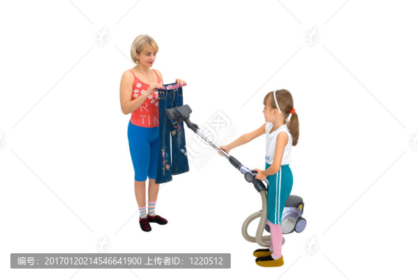 媽媽；女兒和一個真空吸塵器