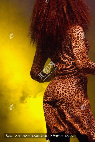 非洲舞蹈演員在演唱會(huì)