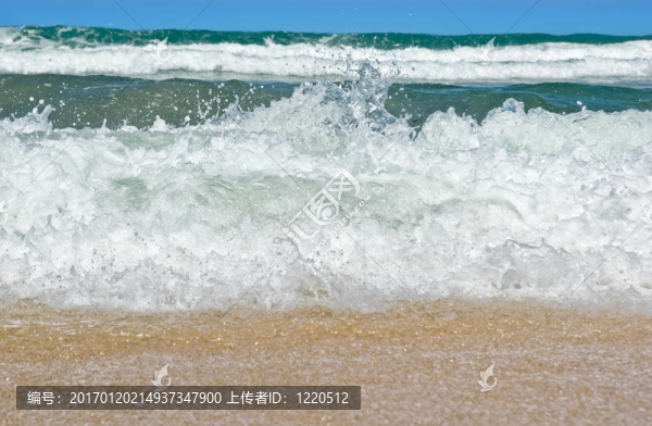 海灘上的波浪-匯圖網(wǎng) www.fosd68.com 海灘上的波浪