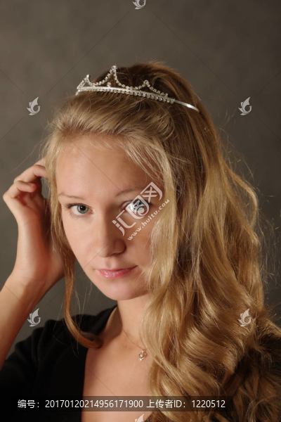 女孩在王冠