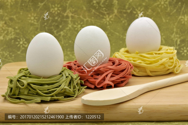 新鮮意大利面和雞蛋