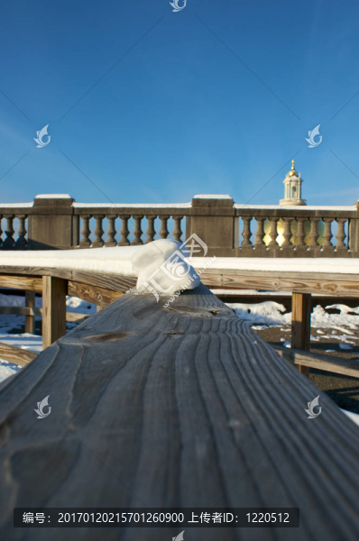 雪白的屋頂