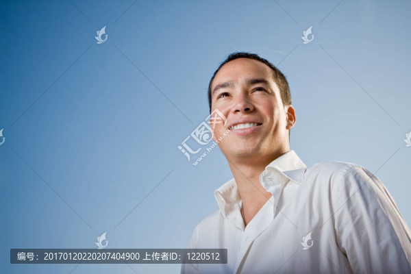 英俊的青年