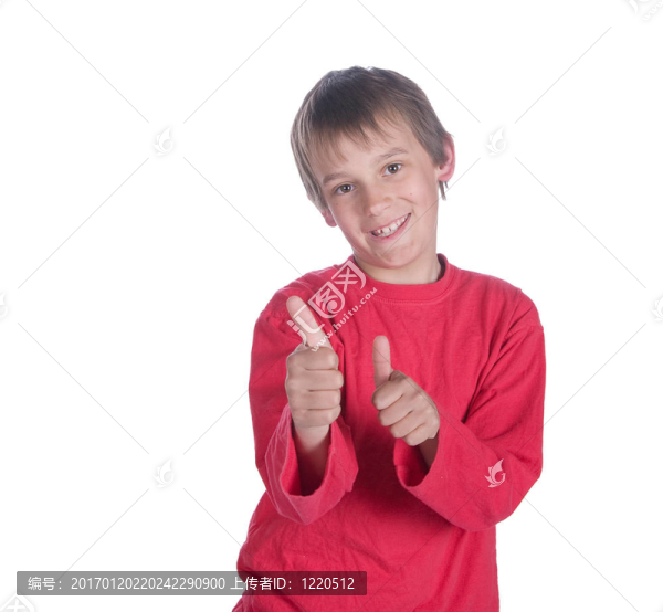 男孩豎起大拇指