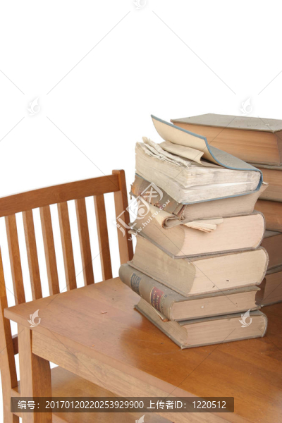 桌上的舊法律書